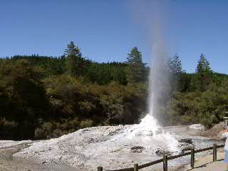 Geysir Lady Knox, Seifenshow 10:15 Uhr