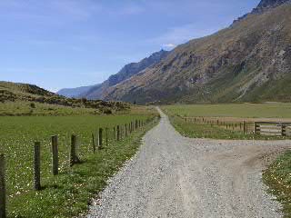 unterwegs, Schotterweg